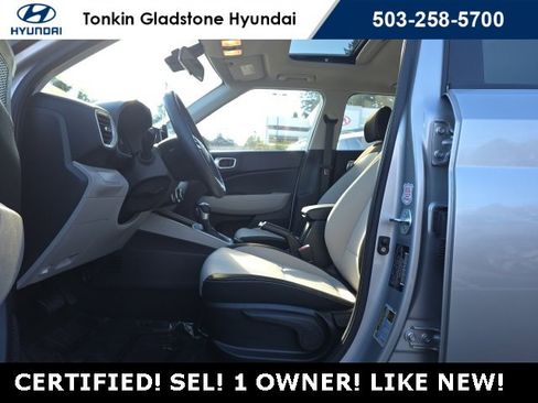 Certified 2025 Hyundai Venue SEL image 9