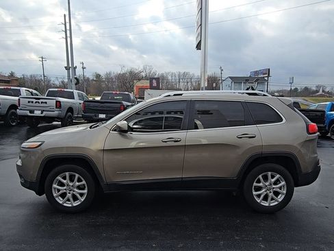 Certified 2016 Jeep Cherokee Latitude w/ Comfort/Convenience Group image 6