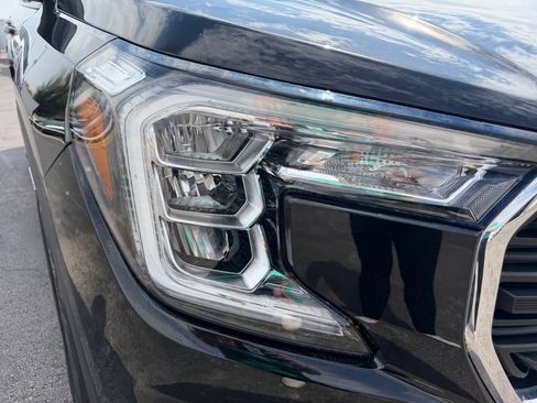 Used 2024 GMC Terrain SLE FWD image 10