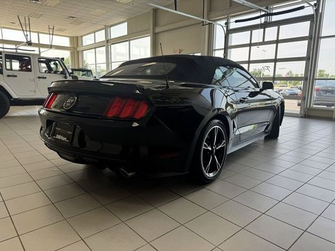 Used 2017 Ford Mustang GT Premium image 12