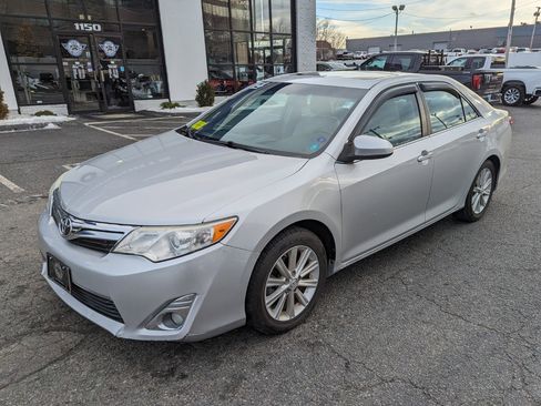 Used 2014 Toyota Camry XLE image 2