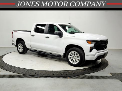 Used 2024 Chevrolet Silverado 1500 Custom image 1