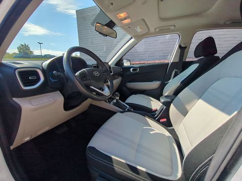 Used 2025 Hyundai Venue SEL FWD image 15