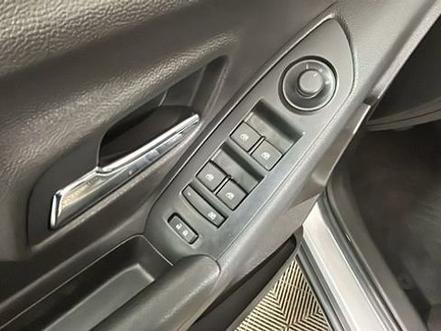 Used 2017 Chevrolet Trax LT w/ LT Convenience Package FWD image 11