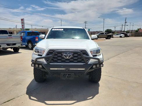 Used 2022 Toyota Tacoma TRD Off-Road w/ Technology Package AWD/4WD image 2