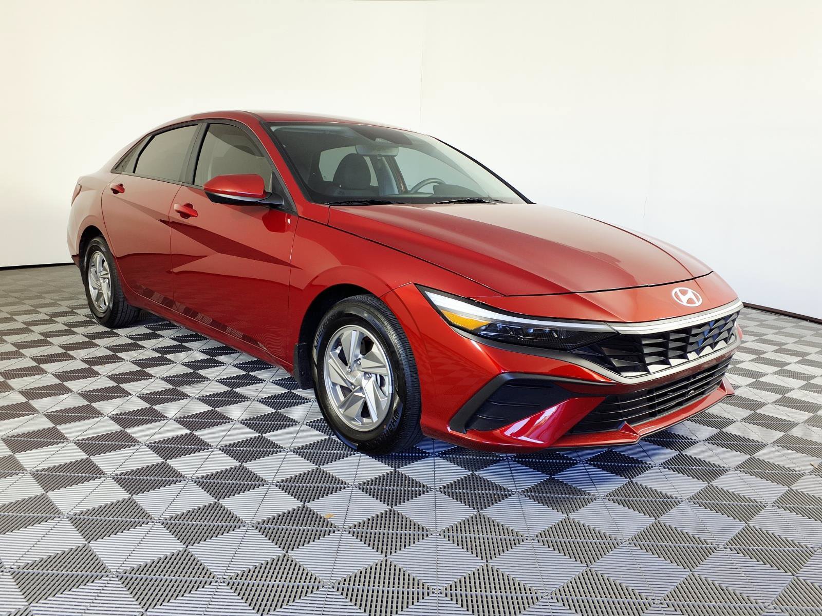 Certified 2026 Hyundai Elantra SE FWD image 3