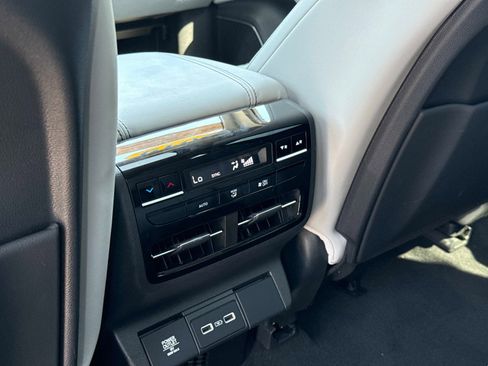 Used 2023 Acura MDX FWD w/ Technology Package image 18