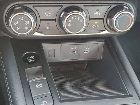 Certified 2025 Nissan Kicks SV image 25