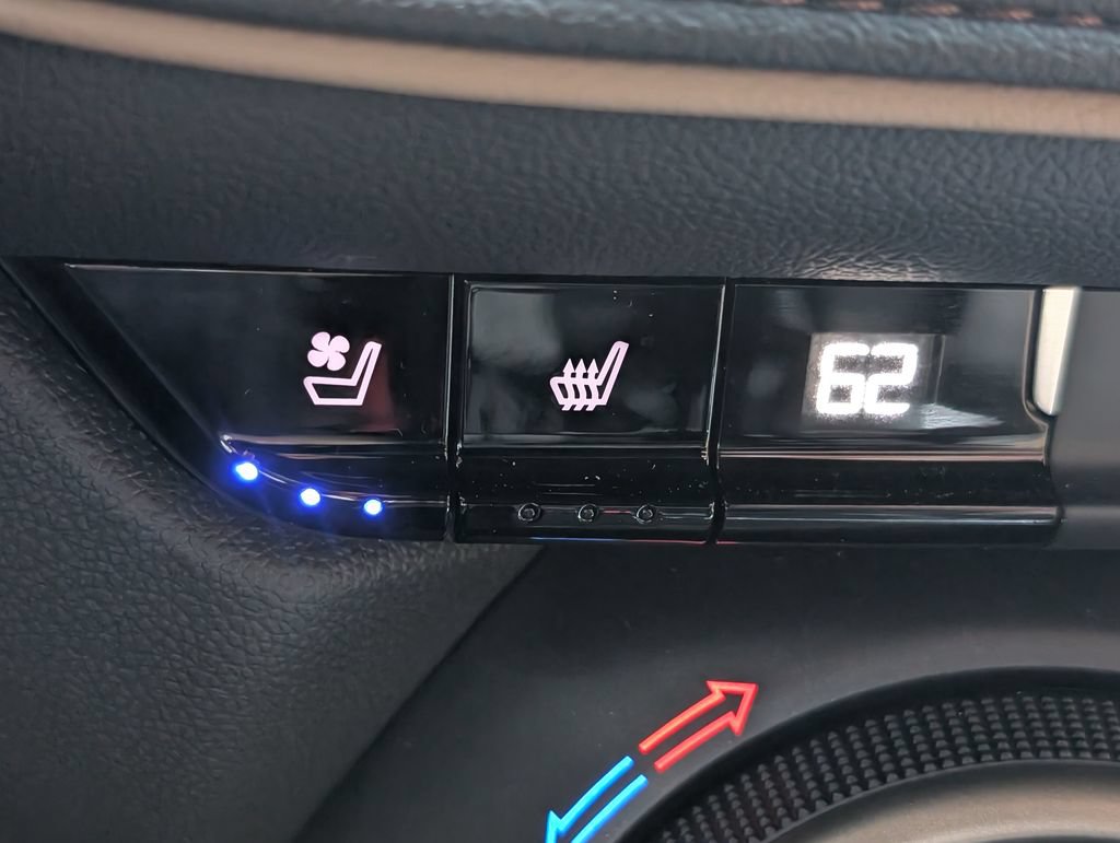 Used 2024 Chevrolet Blazer Premier w/ Enhanced Convenience Package FWD image 33
