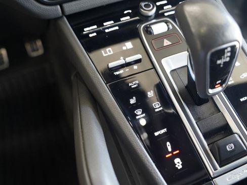 Used 2019 Porsche Cayenne S AWD/4WD image 22
