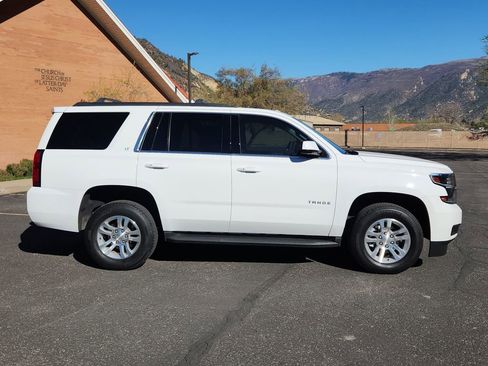 Used 2017 Chevrolet Tahoe LT w/ Luxury Package image 2