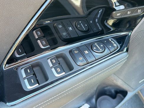 Used 2018 Kia Niro Touring FWD image 7