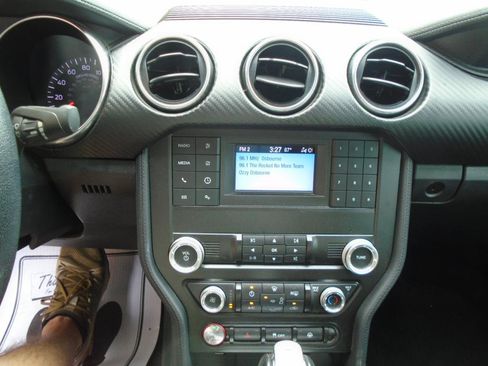 Used 2020 Ford Mustang Coupe RWD image 13