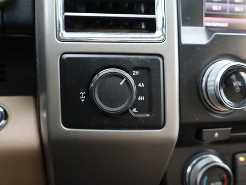 Used 2015 Ford F150 Lariat image 13