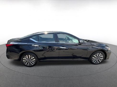 Used 2025 Nissan Altima 2.5 SV image 16