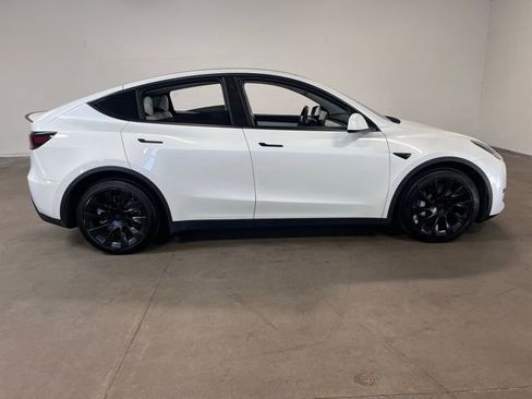 Used 2021 Tesla Model Y Long Range image 2