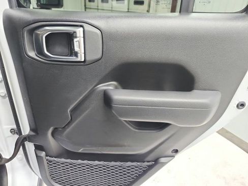 Used 2025 Jeep Wrangler Unlimited Rubicon AWD/4WD image 40