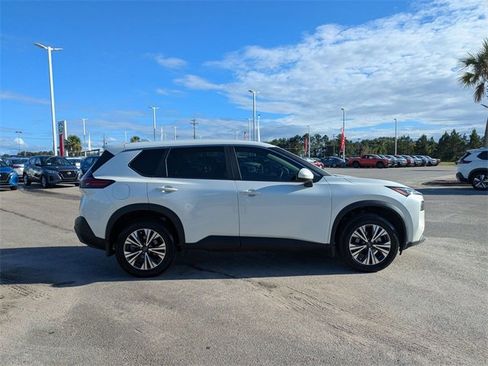 Used 2023 Nissan Rogue SV image 2