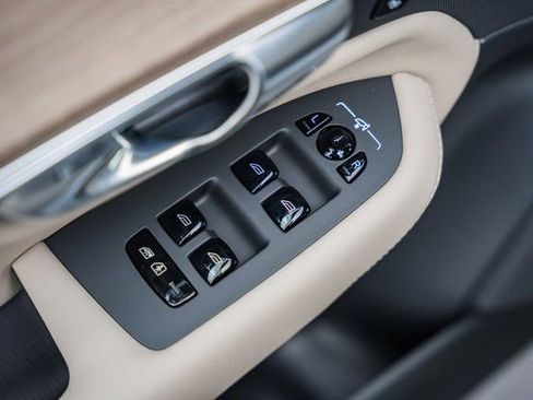 New 2026 Volvo XC90 B6 Plus w/ Protection Package Premier image 37