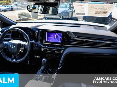 Used 2025 Toyota Camry SE image 28