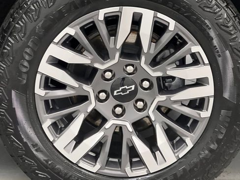Used 2025 Chevrolet Suburban Z71 AWD/4WD image 68