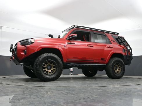 Used 2019 Toyota 4Runner TRD Off-Road AWD/4WD image 44