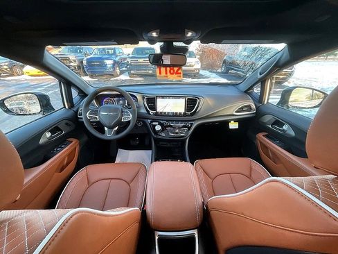 New 2026 Chrysler Pacifica Pinnacle w/ Trailer Tow Group image 39