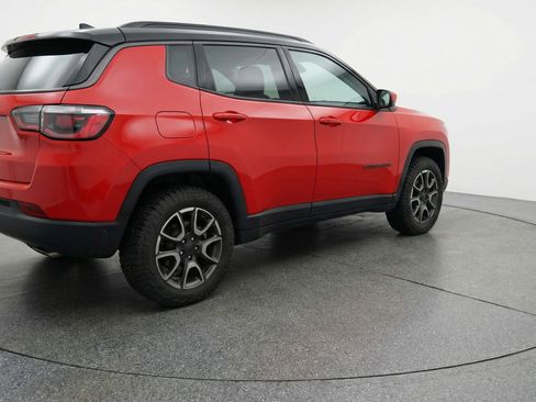 Used 2025 Jeep Compass Trailhawk AWD/4WD image 9