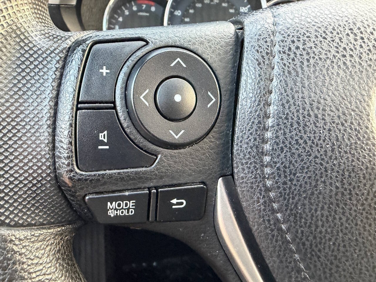 Used 2014 Toyota Corolla LE FWD image 20