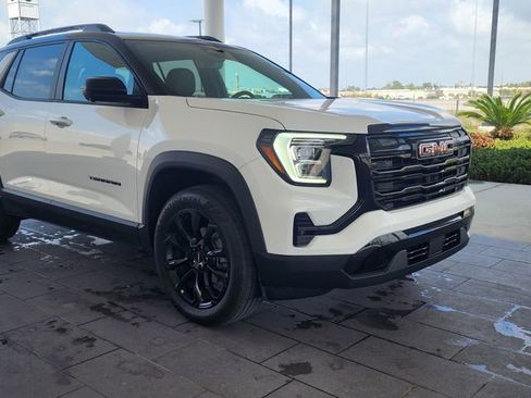 Used 2025 GMC Terrain Elevation w/ Elevation Premium Package image 4