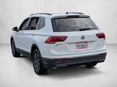 Used 2018 Volkswagen Tiguan SE w/ Panoramic Sunroof Package image 8