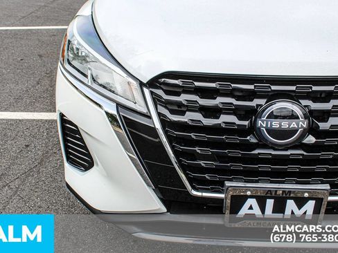 Used 2023 Nissan Kicks SV FWD image 11