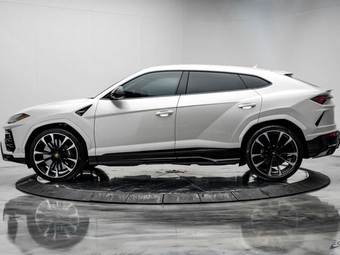 Used 2022 Lamborghini Urus image 6