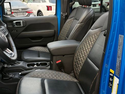 Used 2022 Jeep Wrangler Unlimited Sahara image 31