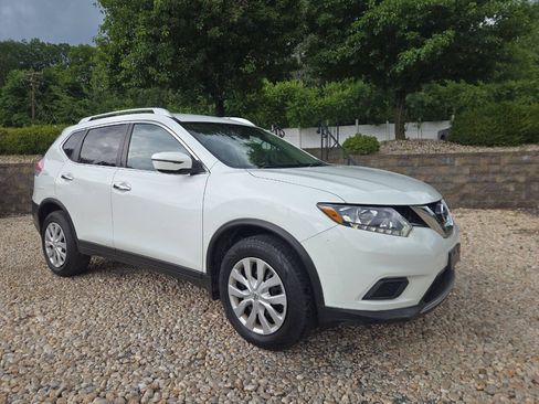 Used 2016 Nissan Rogue S w/ Appearance Package AWD/4WD image 1