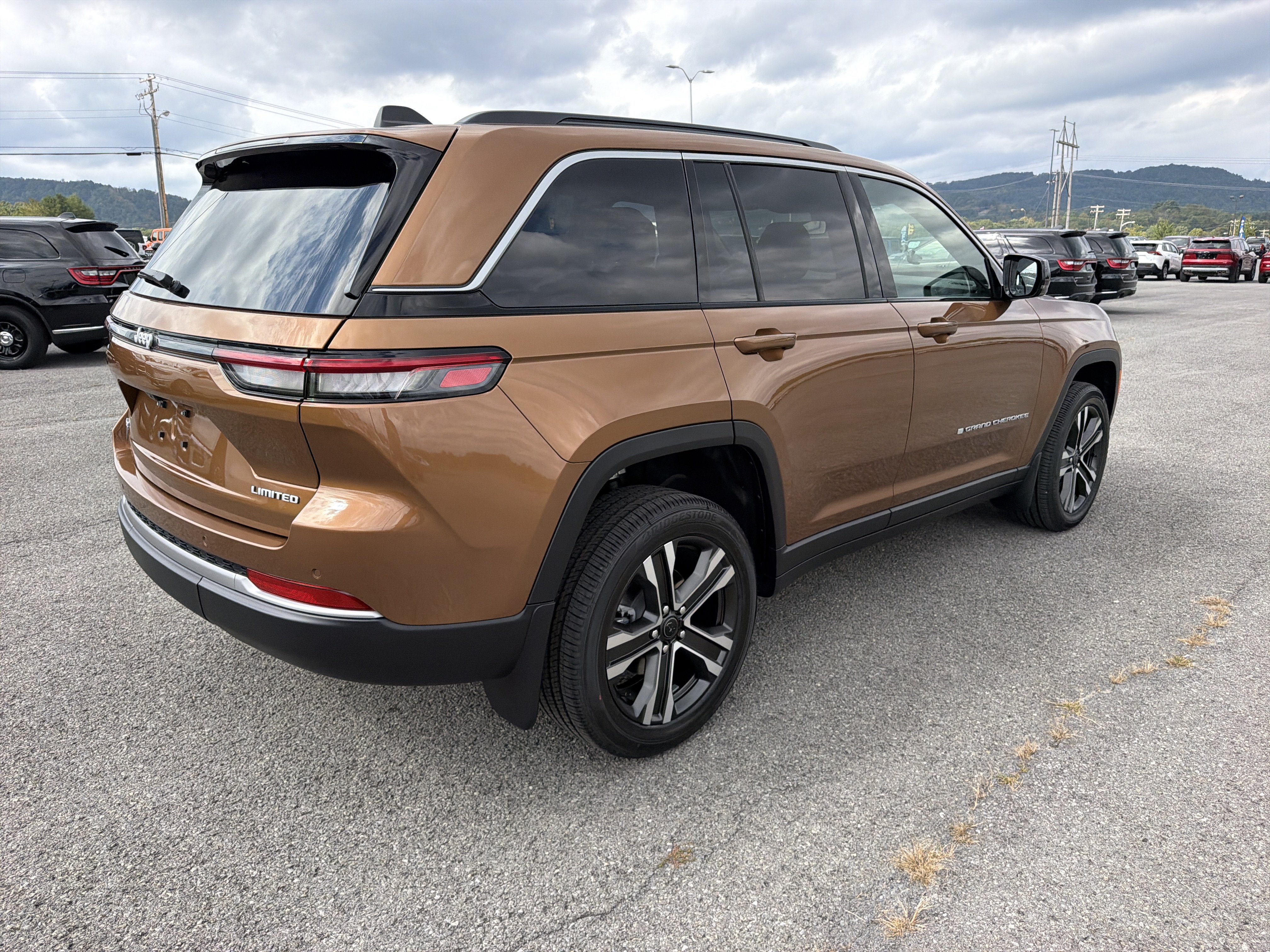 New 2027 Jeep Grand Cherokee Limited AWD/4WD image 6