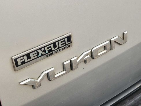 Used 2011 GMC Yukon SLT w/ SLT Chrome Package RWD image 12