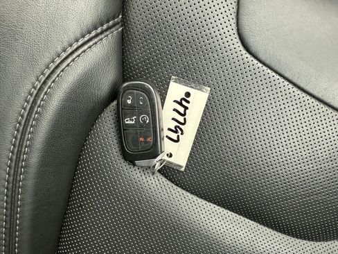 Used 2020 Jeep Cherokee Limited image 26