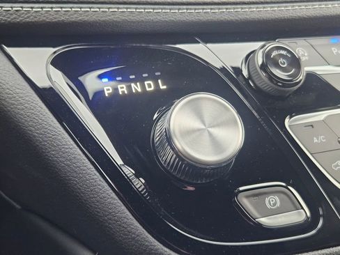 New 2026 Chrysler Pacifica Limited w/ S Appearance Package image 18