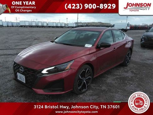Used 2023 Nissan Altima 2.5 SR image 1