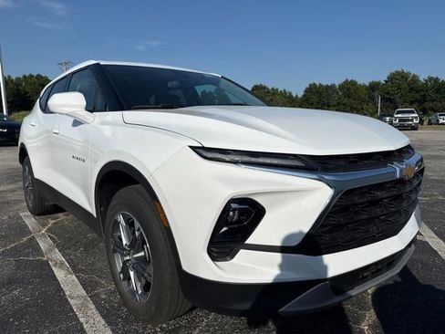 Used 2025 Chevrolet Blazer LT AWD/4WD image 1