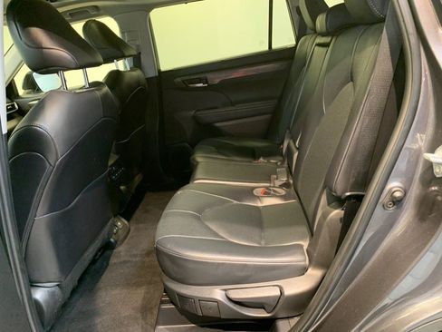 Used 2023 Toyota Highlander Limited AWD/4WD image 50