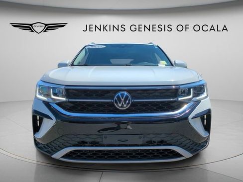 Used 2022 Volkswagen Taos SEL AWD/4WD image 2