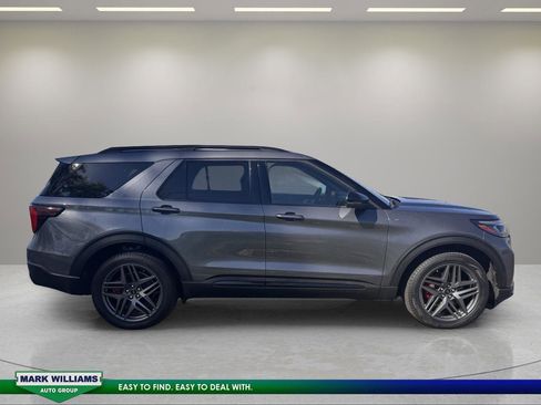 Used 2025 Ford Explorer ST-Line w/ ST-Line Street Pack AWD/4WD image 2
