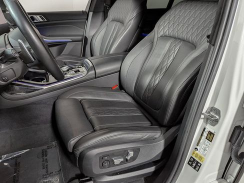 Used 2024 BMW X7 xDrive40i w/ Executive Package image 25