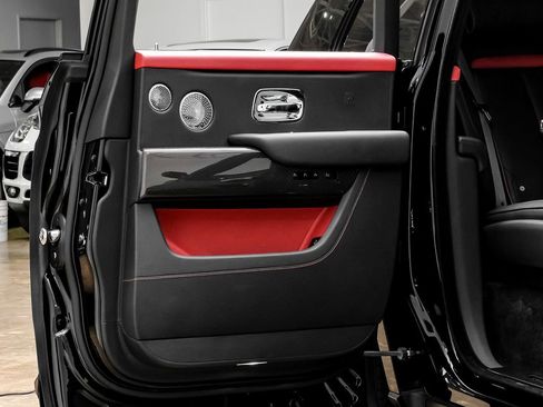 Used 2022 Rolls-Royce Cullinan Black Badge w/ Dark Exterior Package image 49