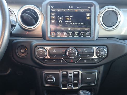 Used 2018 Jeep Wrangler Unlimited Sahara image 17