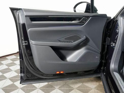 New 2026 Porsche Macan 4 Electric image 15