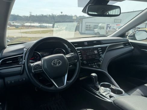 Used 2019 Toyota Camry XSE image 7