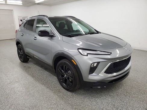 Used 2024 Buick Encore GX Sport Touring w/ Advanced Technology Package image 3